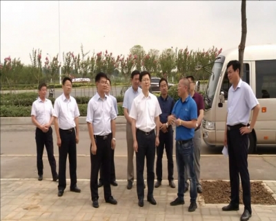 郄英才来我市督办调研经济“双过半”情况
