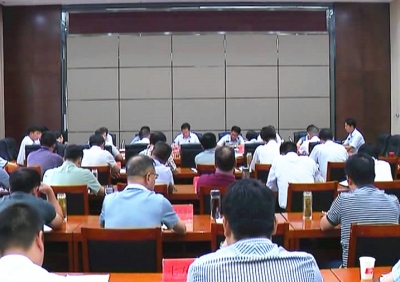 市委书记何飞主持召开市委常委会扩大会议传达学习有关会议精神