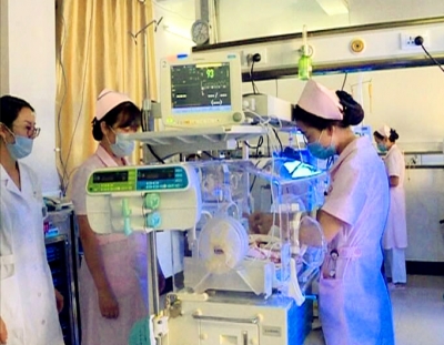 市妇幼保健院成功救治一名低体重早产儿
