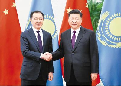 习近平会见哈萨克斯坦总理萨金塔耶夫
