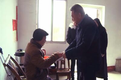 叶世权看望慰问部分残疾人困难家庭