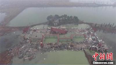 湖北襄阳修复汉江生态 拆除河道最大酒楼