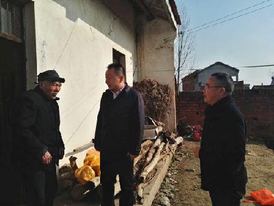 陈栋大年初一抽查取暖安全