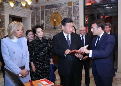 习近平出访微镜头:珍贵的国礼 会好好珍藏