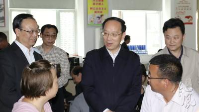 李乐成到襄阳市行政审批局调研改革工作
