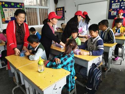 关爱未成年人，市水利局在行动