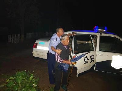 小小警民联系卡 搭起警民连心桥