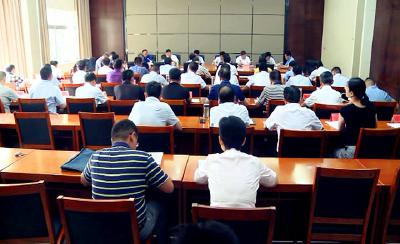 孟艳清主持召开市委常委会（扩大）会议暨市委中心组集中学习