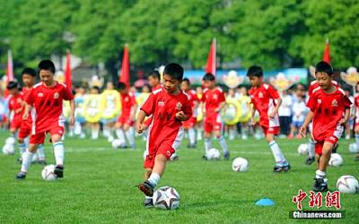 教育部发布校园足球报告：成才发展通道已初步打通