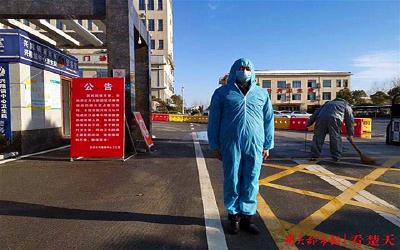 【众志成城抗疫情】妻子在产房待产，他在隔离点执勤，民警李志鹏手机视频里与妻儿“团聚”