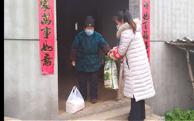【众志成城抗疫情】王贵霞：乐当物资“配送员”