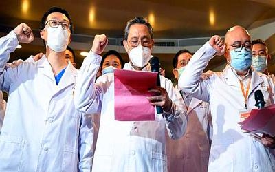 钟南山领誓！“白衣战士”火线入党