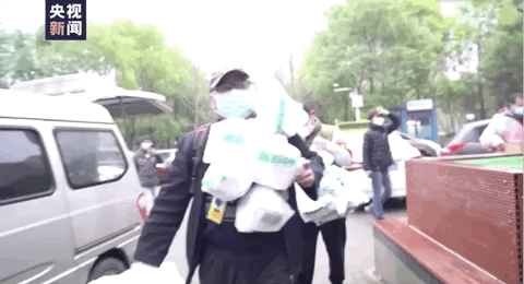 在游戏里喊“为了部落”的青年，如今在“为了家园”奋战！