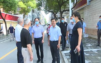 我市组织退休老干部参观考察全市经济社会发展情况