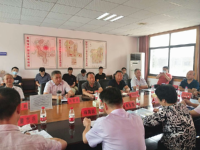 我市一产学研合作基地举行揭牌仪式