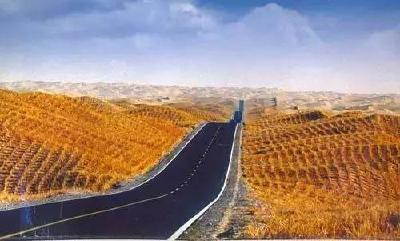   穿越塔克拉玛干沙漠第三条沙漠公路沙基全线贯通
