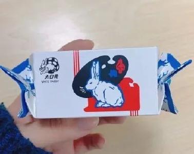 大白兔推唇膏，同仁堂开咖啡店…这画风你万万想不到！