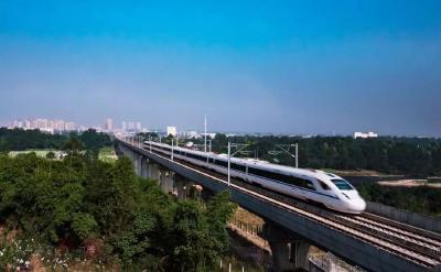 武汉铁路部门加开千余列客车助力“十一”黄金周运输
