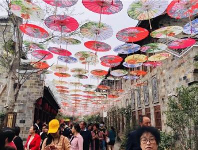 【区县新闻】15朵“艺术之花”绽放房县西关街