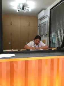 大学宿管“卧虎藏龙”！阿姨陪考一次性通过