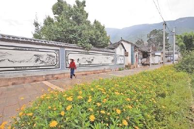 云南洱源县佛堂村：山水交融 清新秀美