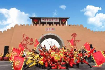 河南濮阳：举办娄昌湖民间杂技文化艺术节