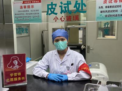 “我在家也给奶奶穿鞋，您和我奶奶一样” 90后护士巧拒90岁婆婆答谢礼