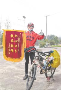 【区县新闻】武汉七旬老人骑行千里 只为面谢援鄂南京恩人