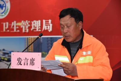 陕西渭南临渭区：环卫工人拾金不昧传递正能量