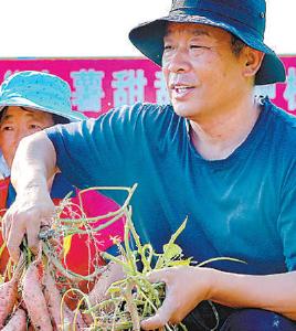坚守岗位 奋战一线：为打赢脱贫攻坚战 他们争分夺秒