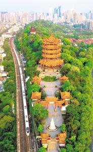 黄鹤楼35年来首开“夜模式”迎客