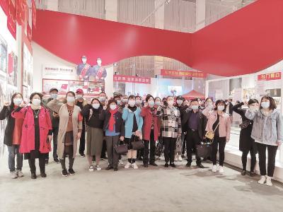 聚焦抗疫展丨展厅里，主题党日活动一场接一场