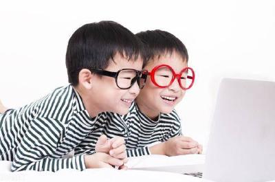6岁孩子近视600度！你还让电子产品当保姆吗？