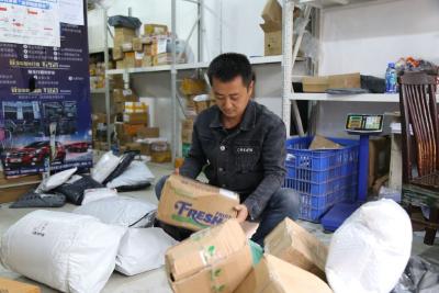 重庆大渡口快递小哥林澜涛：汗水饱含奋斗 包裹装满幸福