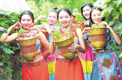 战贫有策丨湖北建始：8万亩特色小水果俏销