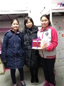 徐东路社区有一群“武汉妈妈”，让东湖中学的新疆孩子在江城有了家