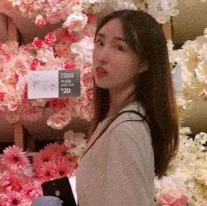 00后“小公主”，穿上军装更美丽！