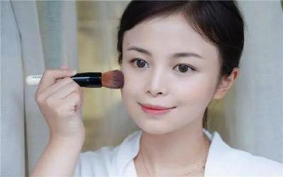 几个上妆小技巧 让你告别卡粉、起皮、脱妆等问题
