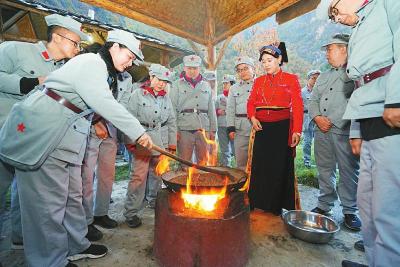 四川黑水昌德村：“红色＋彩色” 蹚出乡村致富路