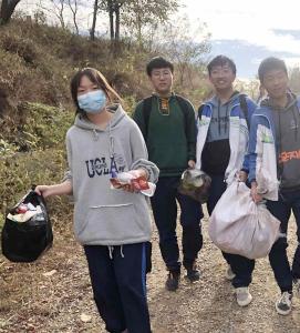 安徽凤台精忠中学：远足强意志 环保伴我行