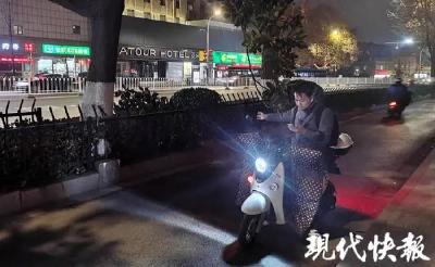 “托举哥”，好样的！
