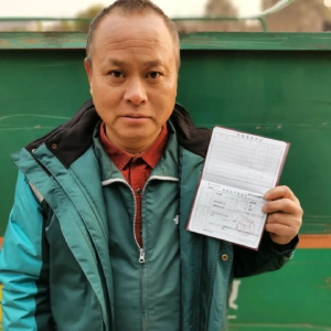 邮政投递员落户杭州，网友：他值得！