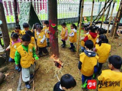 皮球虫死了 老师带着幼儿园小朋友办了场特殊“葬礼”