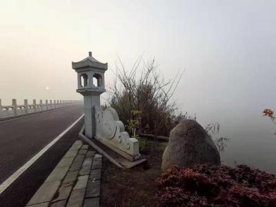 东湖绿道上的这座桥有两个名？东湖风景区：一个是桥梁名，一个是景点名