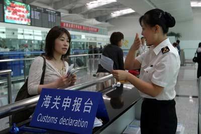 武汉海关推动“两步申报”模式 跑出通关“新速度”