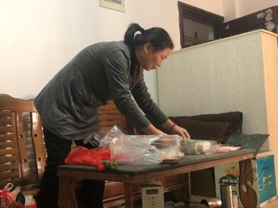 【城区新闻】她有8把别人家的钥匙，不仅能管好邻居们的家门，也能打开这些老人们的心门