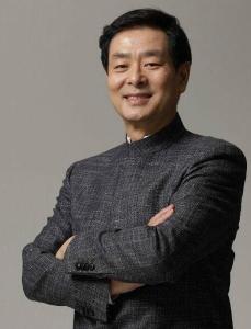 濮存昕当选新一届中国剧协主席