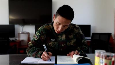 十堰籍火箭军战士王金：连续8年资助大凉山寒门学子