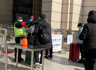 武汉：火车站机场加大消杀频次 进机场、登机前都要测体温