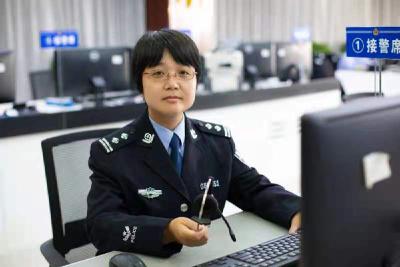 警花荣静：十八年的无悔青春